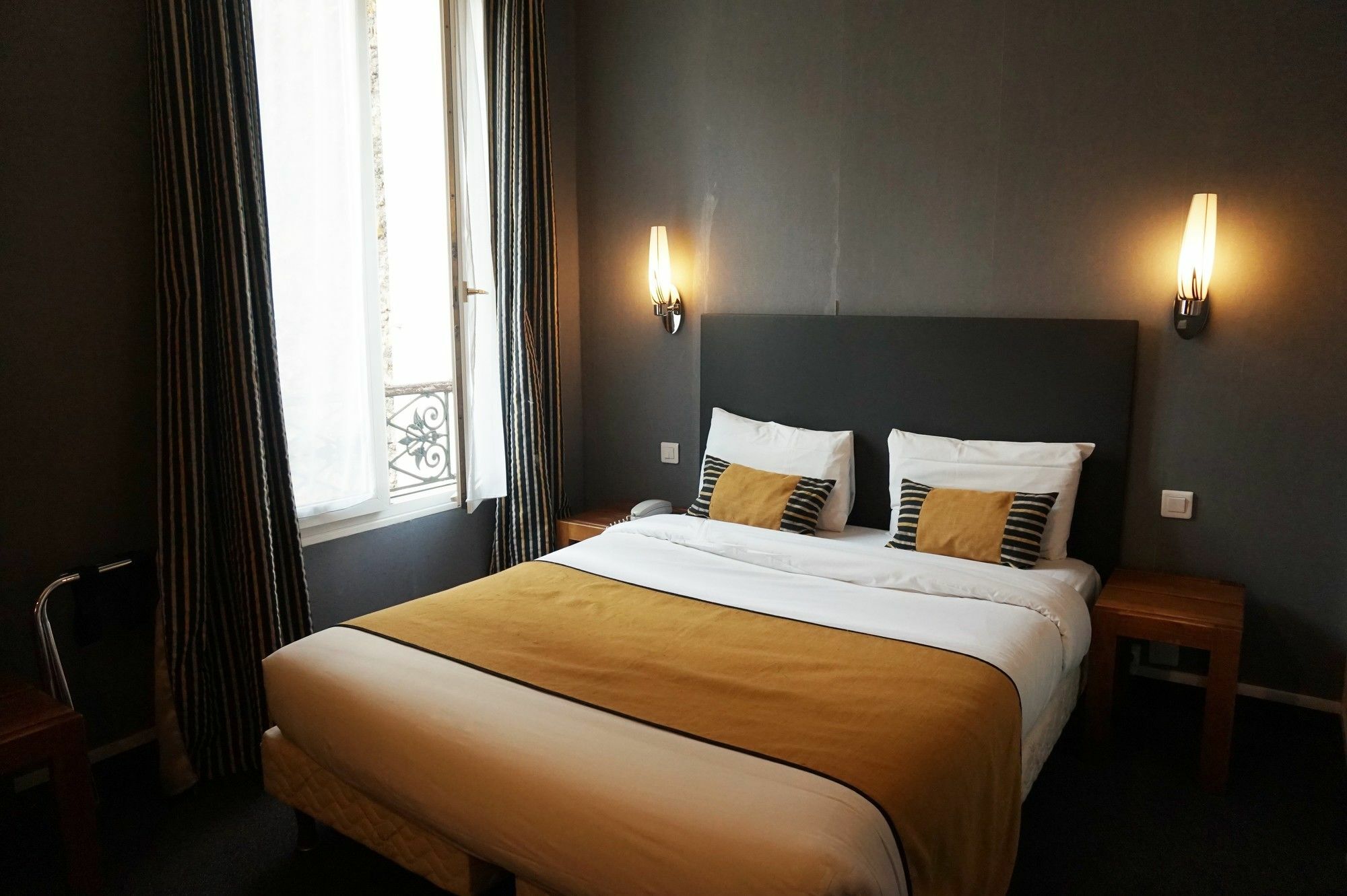 Hotel Istria By Magna Arbor Paris Exterior photo